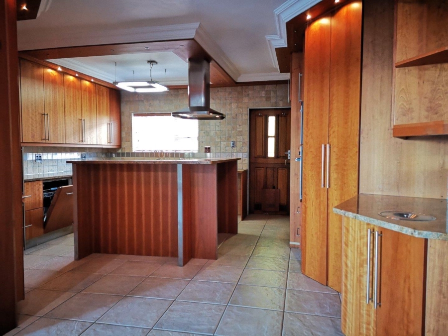 5 Bedroom Property for Sale in Menkenkop Western Cape